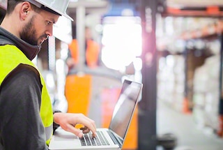 Mecalux'un tesis içi lojistik yazılımına ait yeteneklerin geliştirilmesi, yazılımın performansını artırır