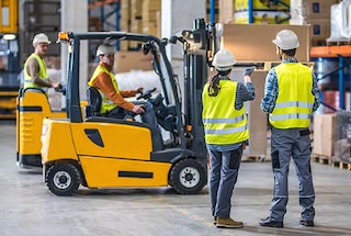 Güvenlik kursları, depolama sistemlerinin çalıştırılması ve bakımıyla ilgili risklerin önlenmesine yardımcı olur Güvenlik kursları, depolama sistemlerinin çalıştırılması ve bakımıyla ilgili risklerin önlenmesine yardımcı olur