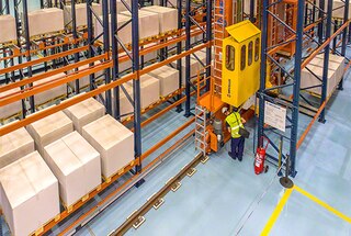 Mecalux'un teknik destek hizmetleri depodaki arıza süresinin en aza indirilmesine yardım eder
